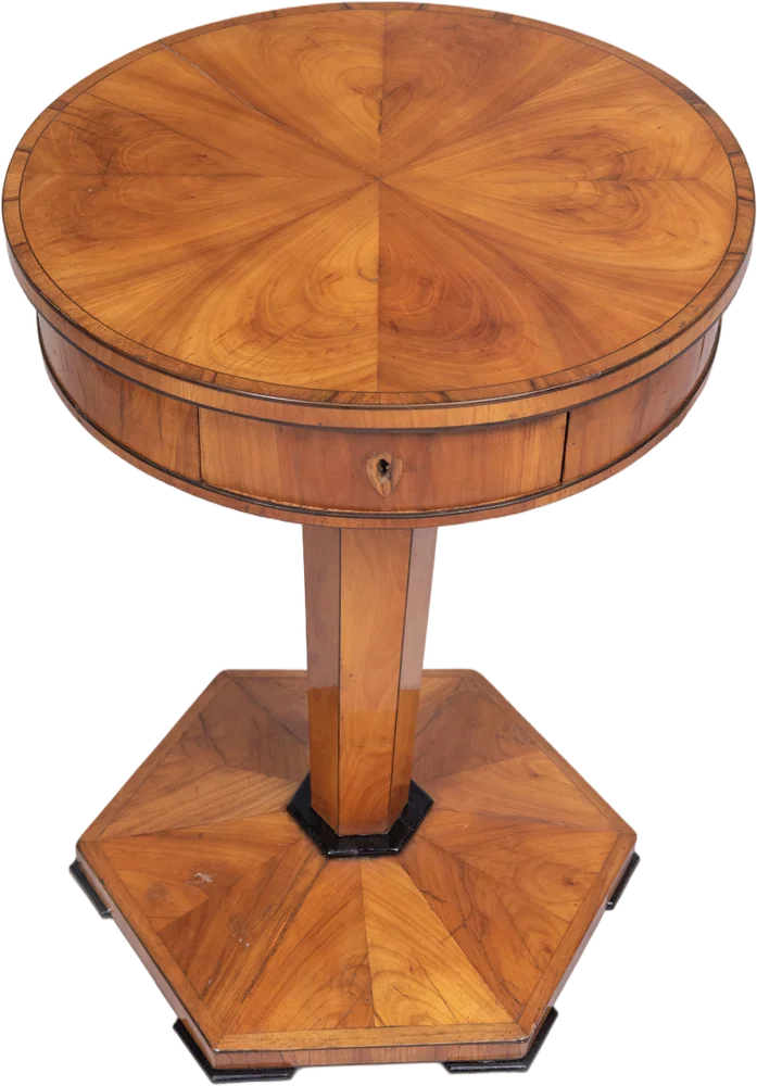 Seltener Biedermeier- Nähtisch in aufwendiger Verarbeitung.