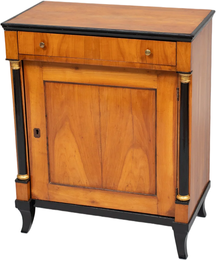Zierlicher Biedermeier- Halbschrank.