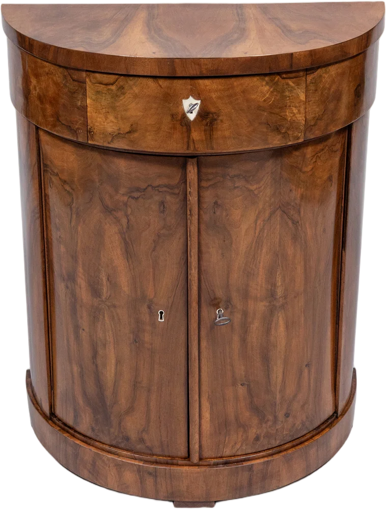 Zierlicher Demi- Lune- Halbschrank mit ausgesucht schönem Furnierbild.