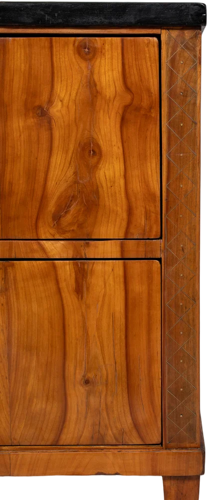 Zweischübige Biedermeierkommode mit ausgesucht schönem Furnierbild.