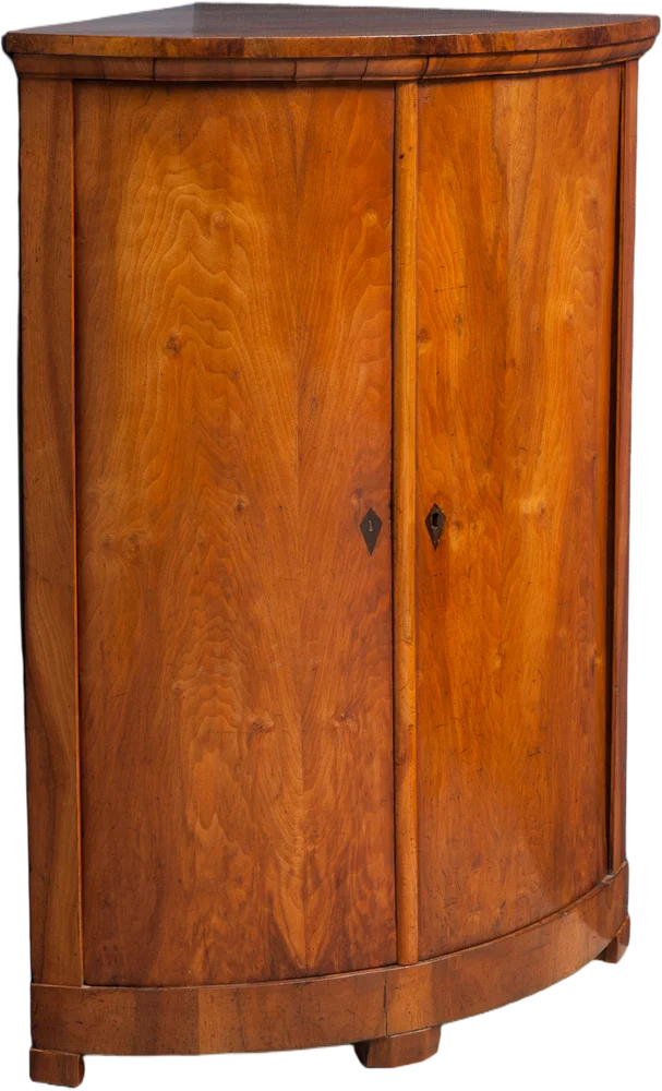 Dreiviertelhoher Biedermeier- Eckschrank in konserviertem Originalzustand.