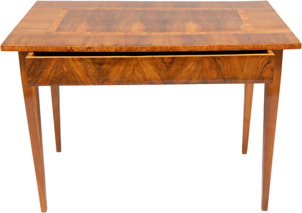 Frei stellbarer Biedermeier- Schreibtisch mit verdeckter, durchlaufender Kopfschublade.