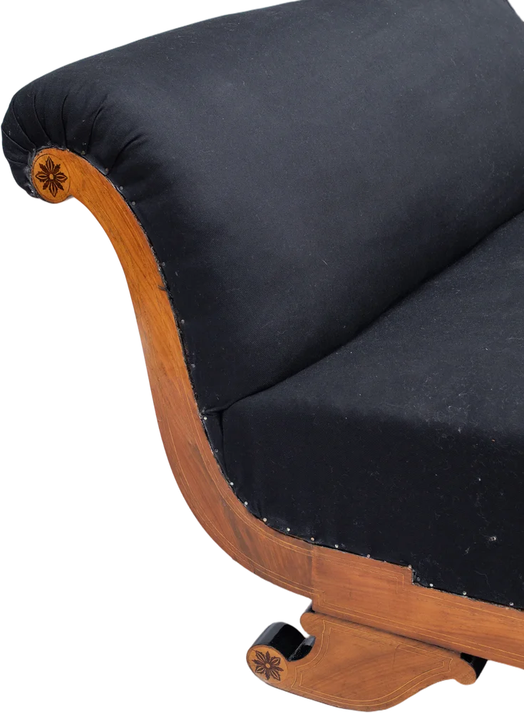 Grosses, frei stellbares Biedermeier- Tagesruhebett, sog. „Recamière“.