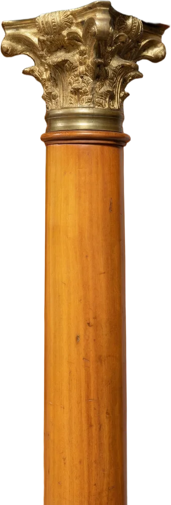 Hochqualitatives Biedermeierensemble bestehend aus einem zierlichen Halbschrank in Kommodenform; einem Bücherschrank und einem Schreibsekretär. Hervorragender Originalzustand.
